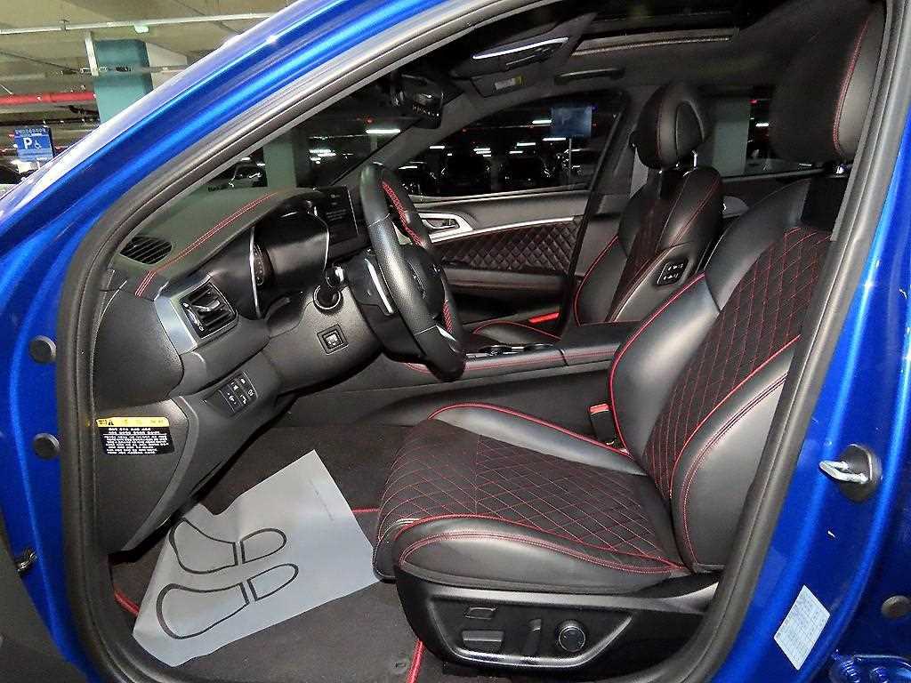 Genesis G70 - Vista 8