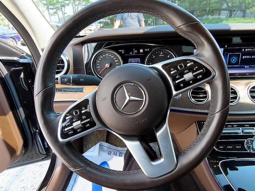 Mercedes Benz E class - Vista 10