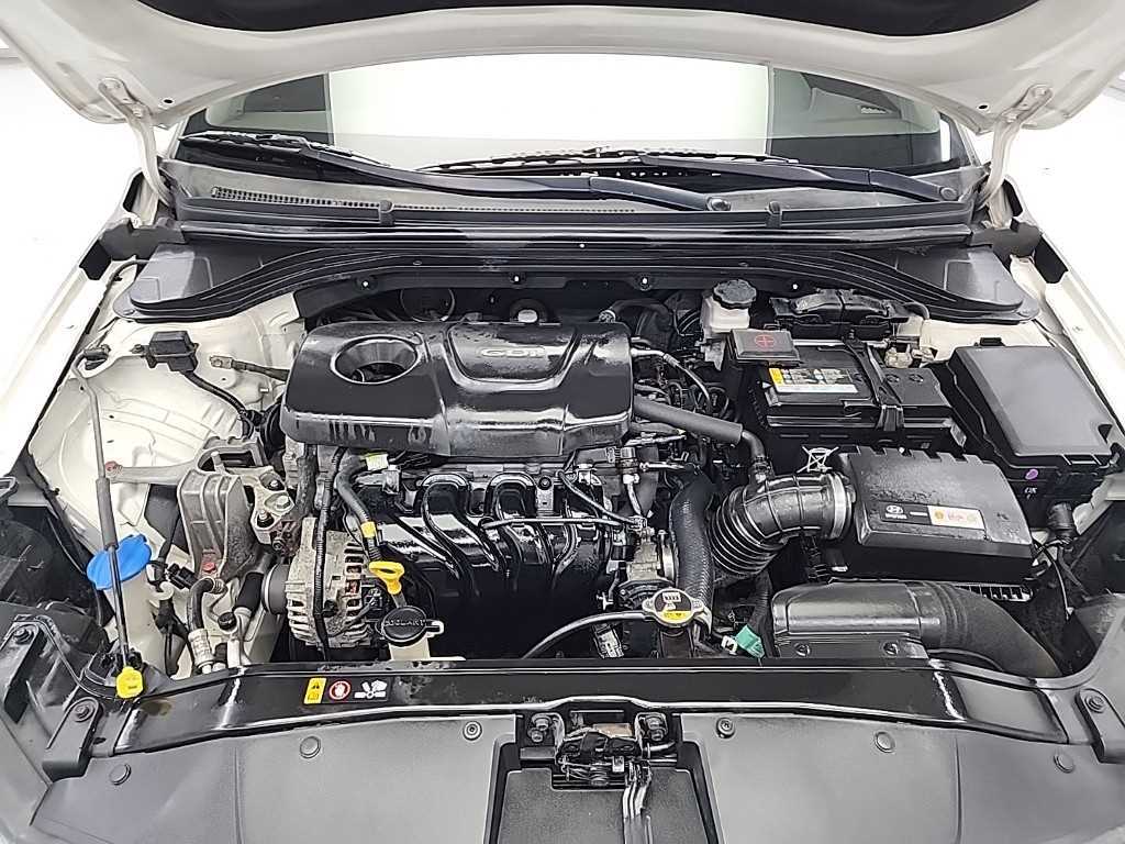 HYUNDAI Avante - Vista 8