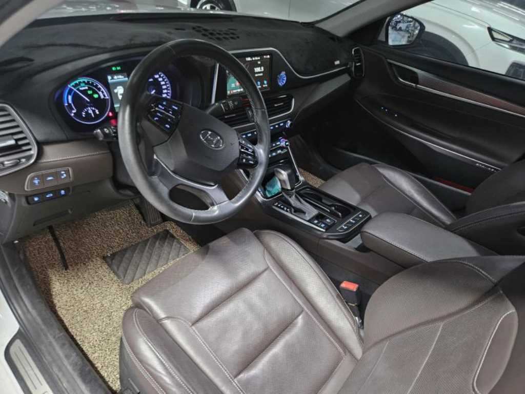 HYUNDAI Grandeur - Vista 7