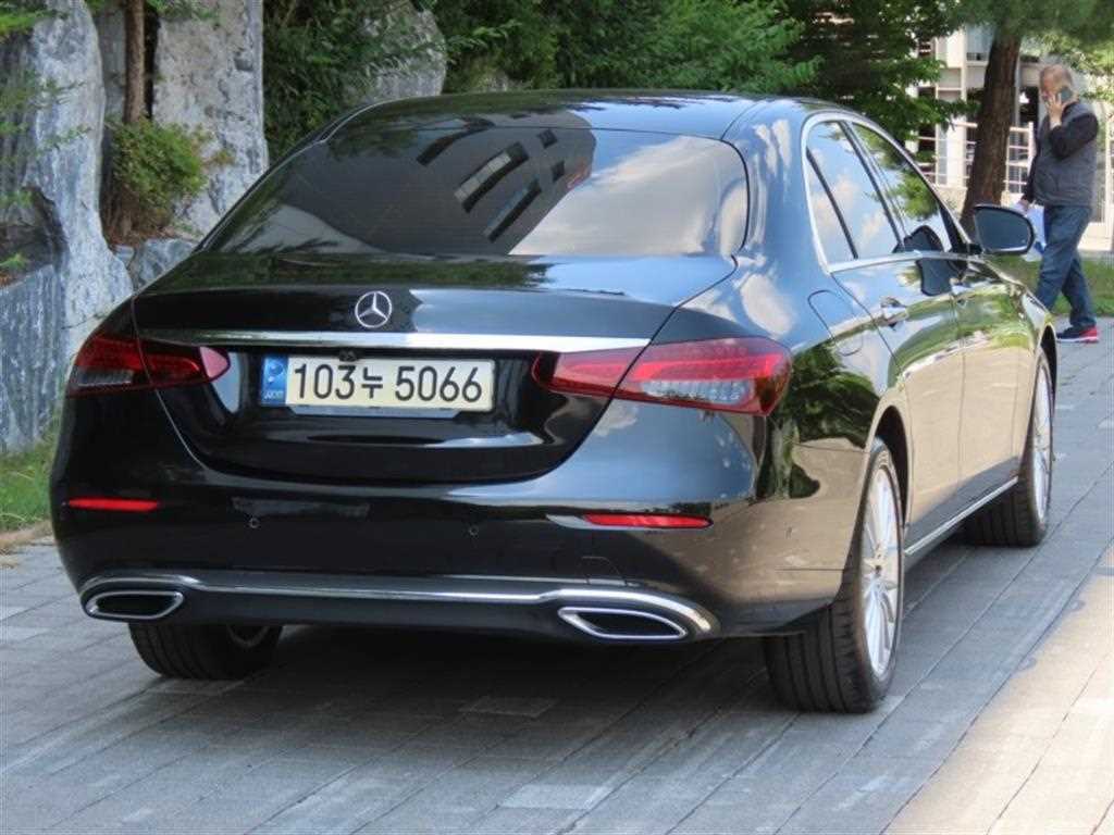 Mercedes Benz E class - Vista 3