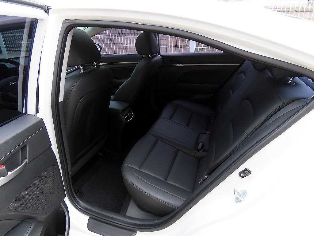 HYUNDAI Avante - Vista 8
