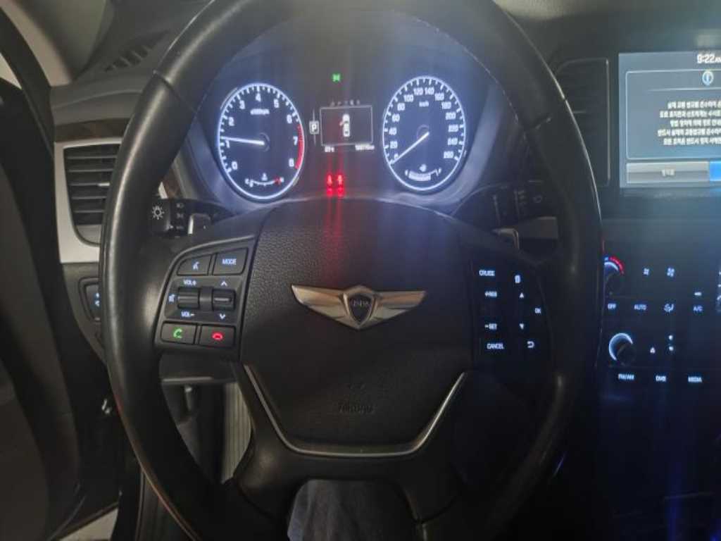 HYUNDAI Genesis - Vista 8