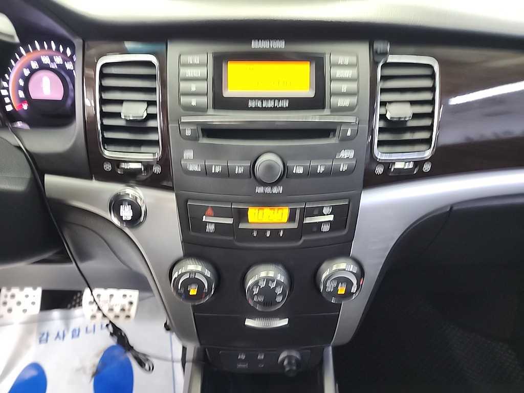 Ssangyong Korando - Vista 12