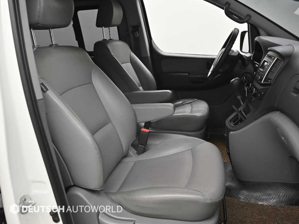 HYUNDAI Starex - Vista 12