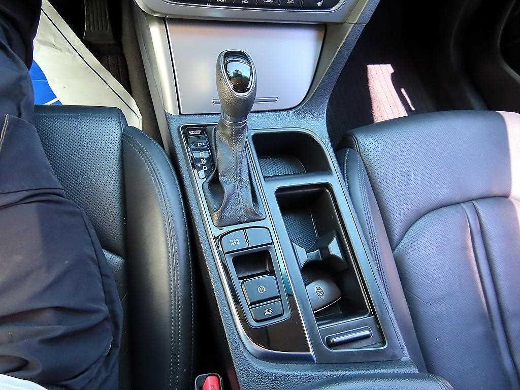 HYUNDAI Sonata - Vista 12