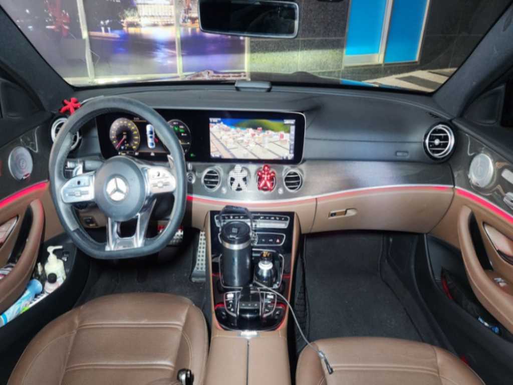 Mercedes Benz E class - Vista 7
