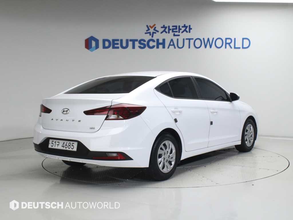 HYUNDAI Avante - Vista 2