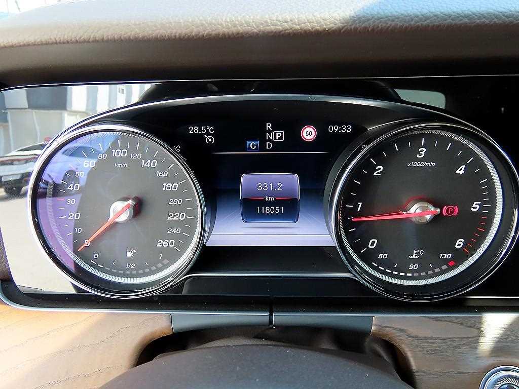 Mercedes Benz E class - Vista 11