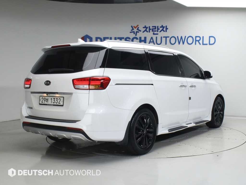 KIA Carnival - Vista 2