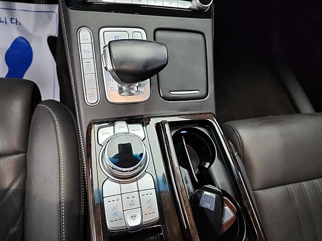 Genesis G90 - Vista 10