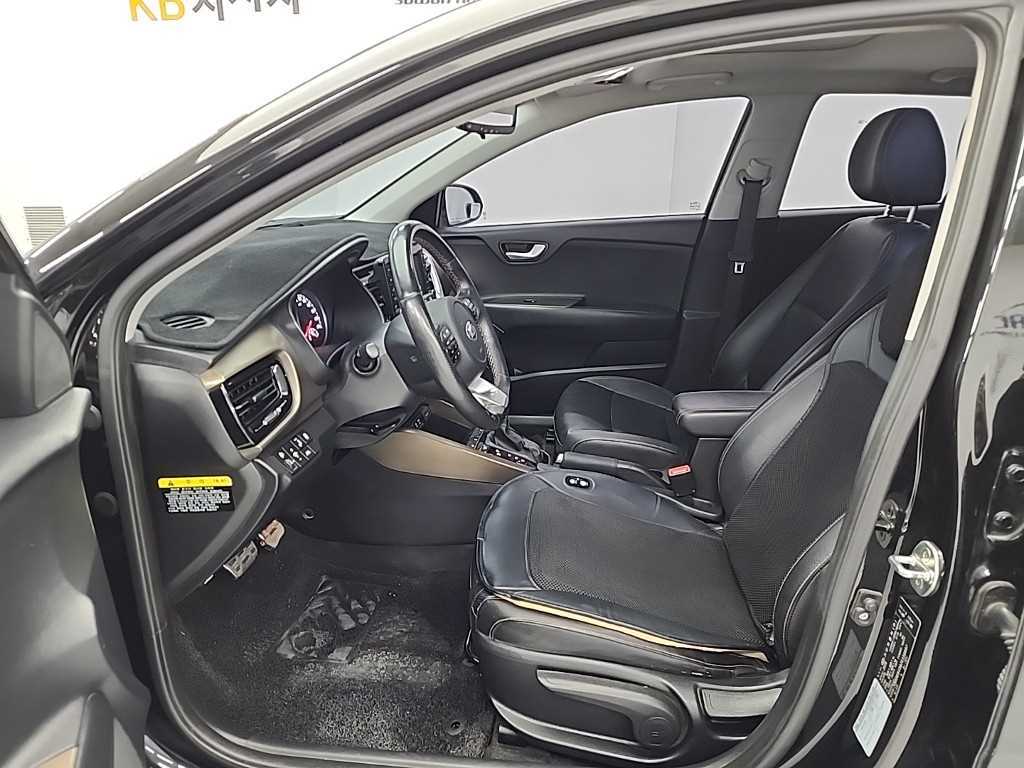KIA Stonic 2018 Negro - Importación desde Corea - HF Imports Iquique - Foto 13