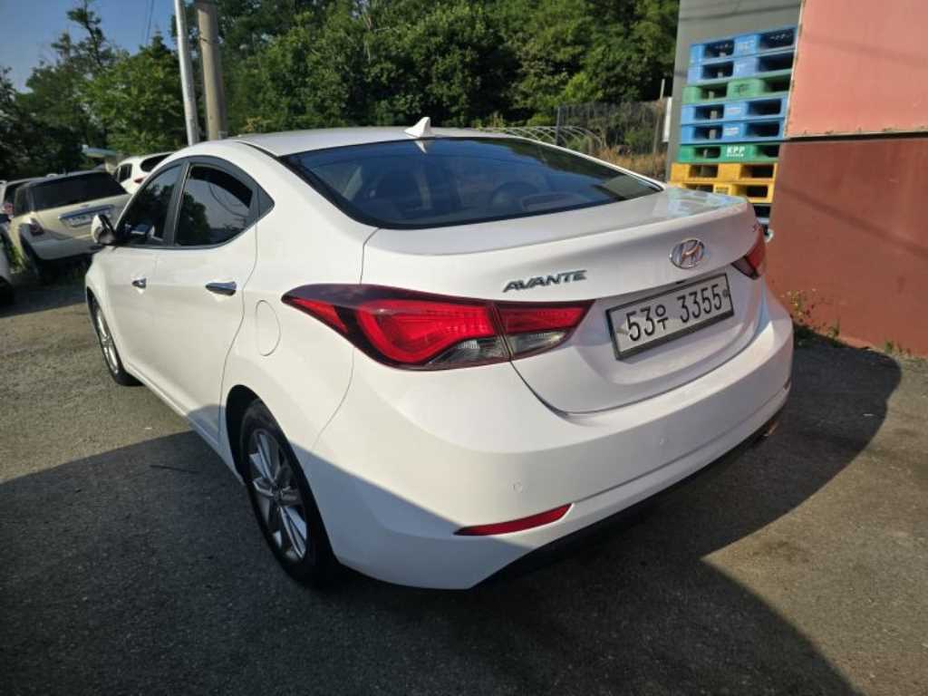 HYUNDAI Avante - Vista 7