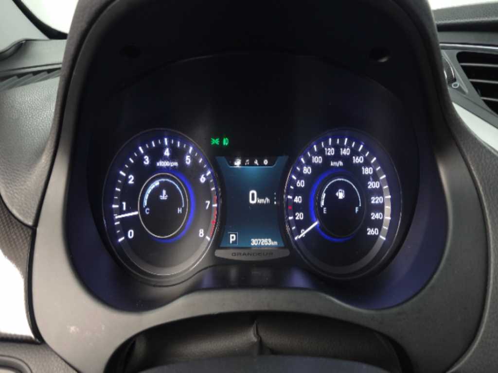HYUNDAI Grandeur - Vista 10