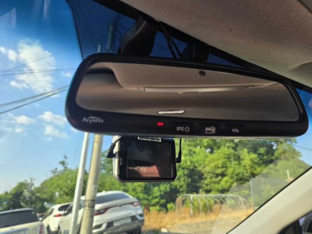 HYUNDAI Avante - Vista 10