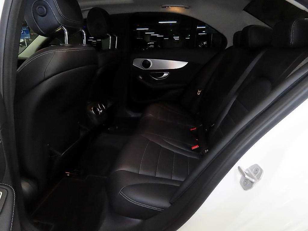 Mercedes Benz C Class - Vista 9