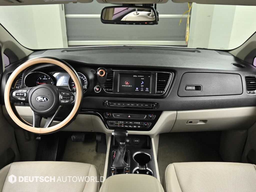 KIA Carnival - Vista 9