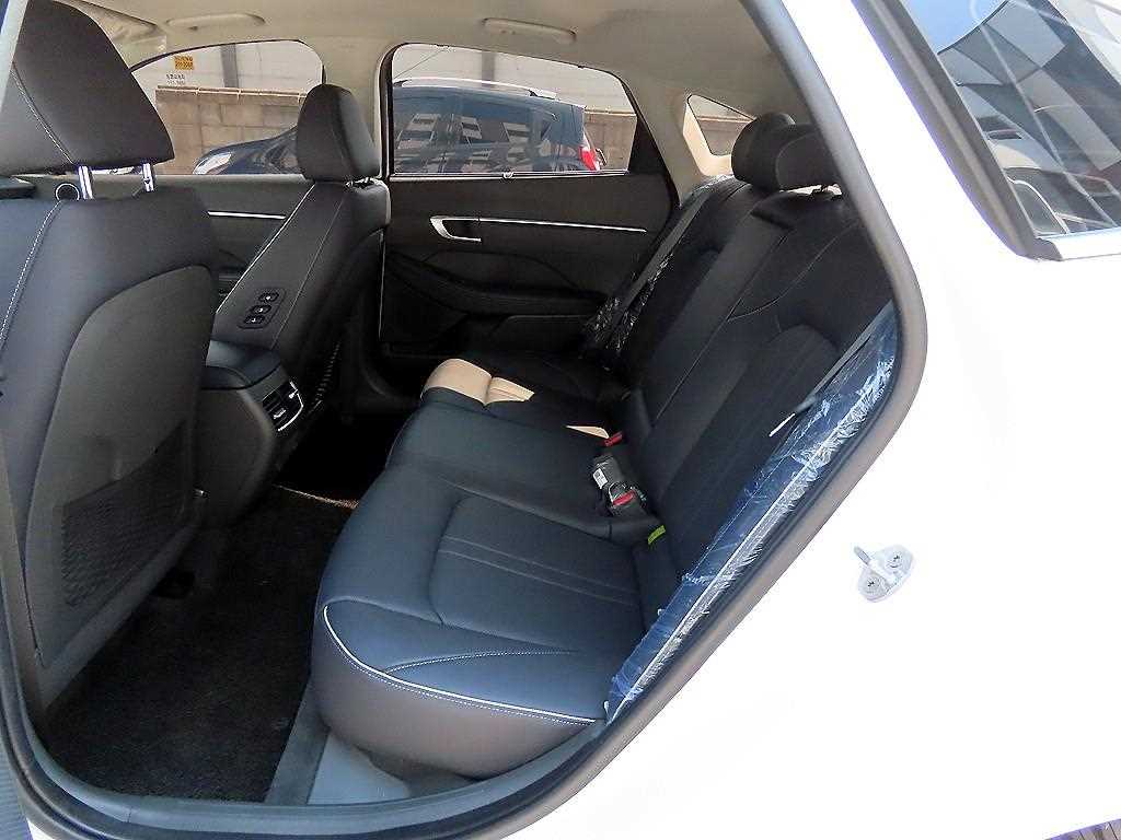 HYUNDAI Sonata - Vista 8