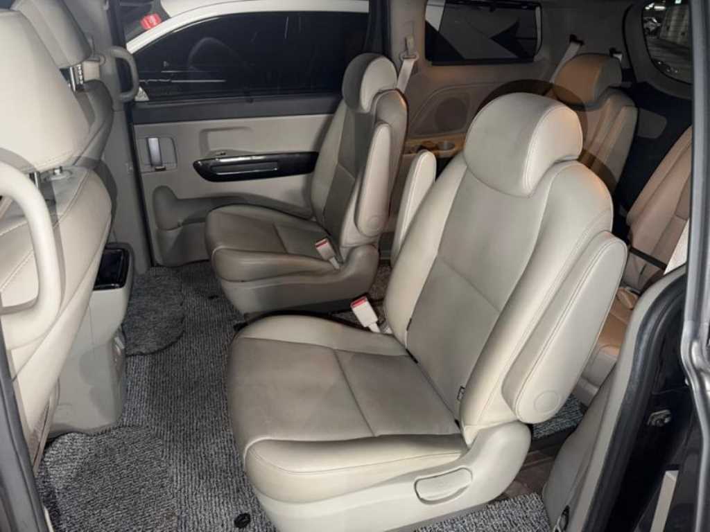 KIA Carnival - Vista 9