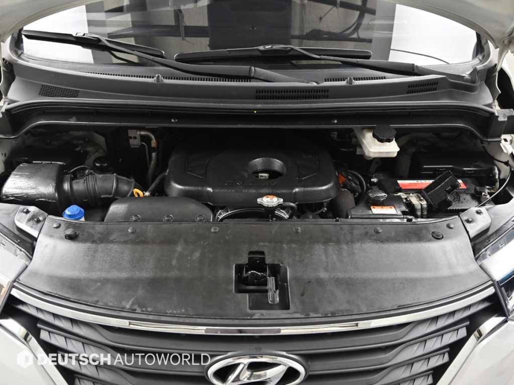 HYUNDAI Starex - Vista 8