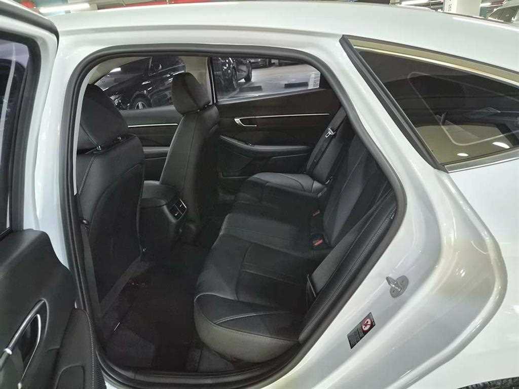 HYUNDAI Sonata - Vista 9