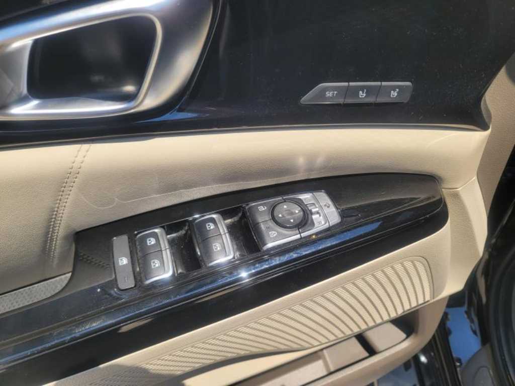 KIA Carnival - Vista 9