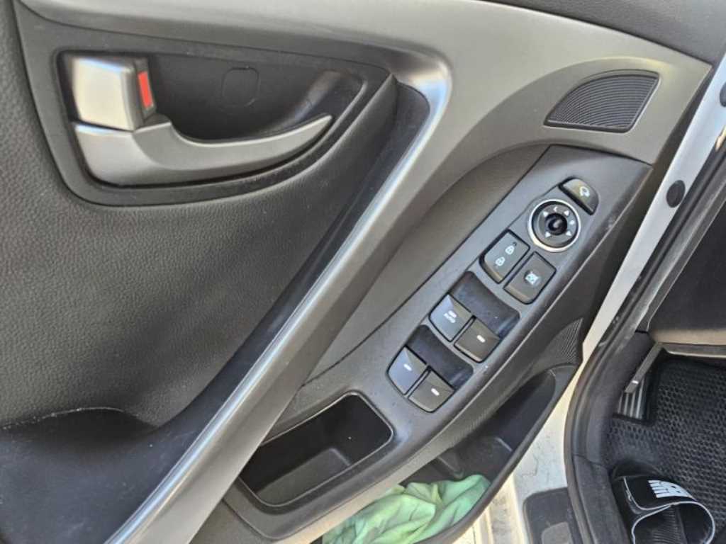 HYUNDAI Avante - Vista 8