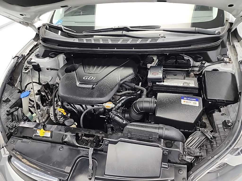 HYUNDAI Avante - Vista 7