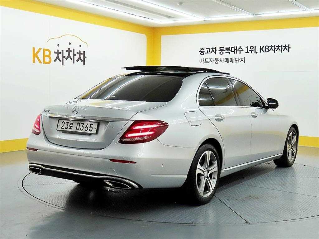 Mercedes Benz E class - Vista 6