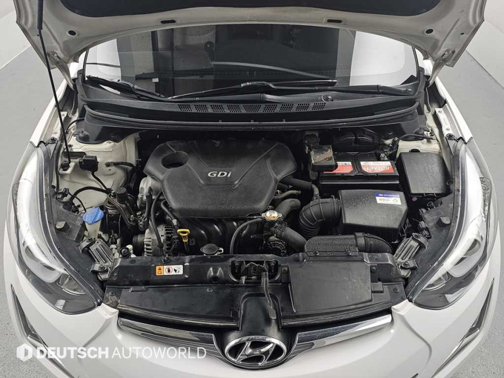 HYUNDAI Avante - Vista 8
