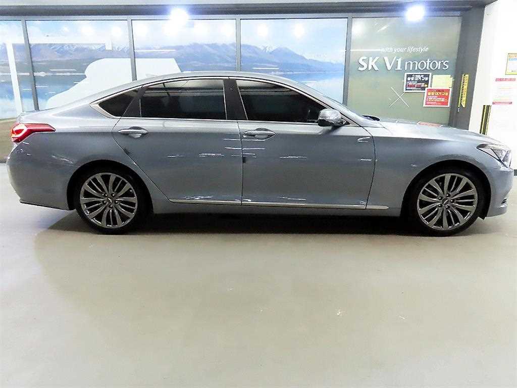 HYUNDAI Genesis - Vista 3