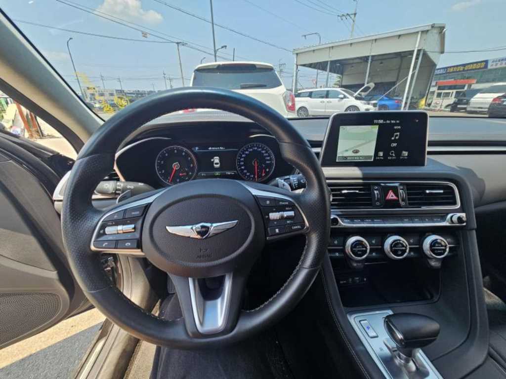 Genesis G70 - Vista 8