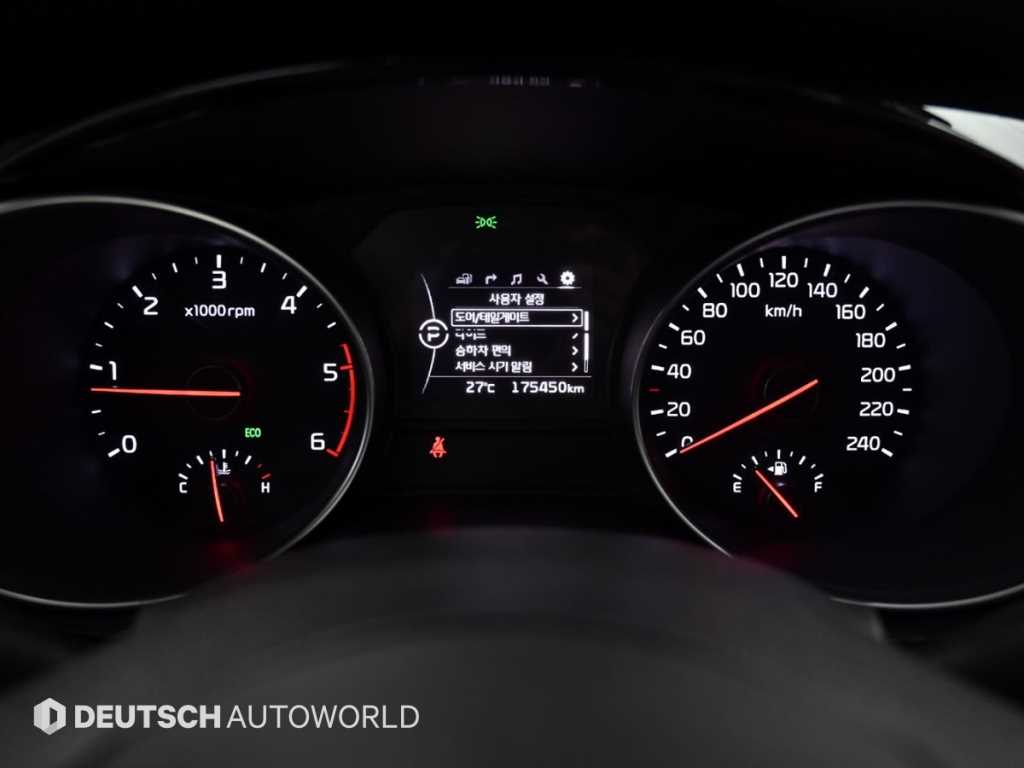 KIA Carnival - Vista 10