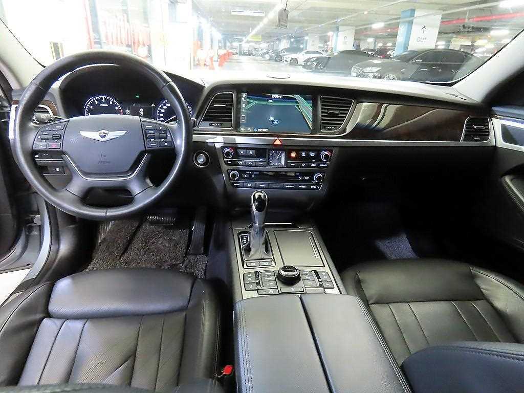 HYUNDAI Genesis - Vista 12