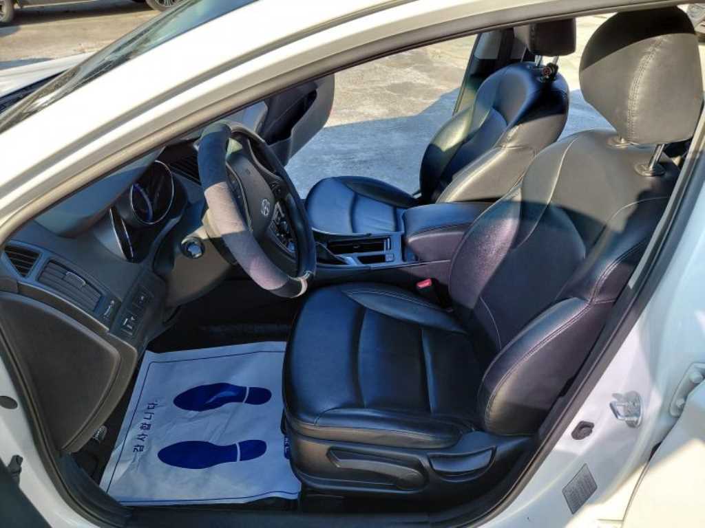HYUNDAI Sonata - Vista 9
