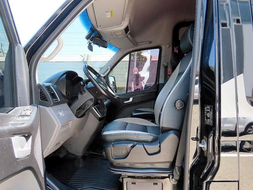 HYUNDAI Solati - Vista 7