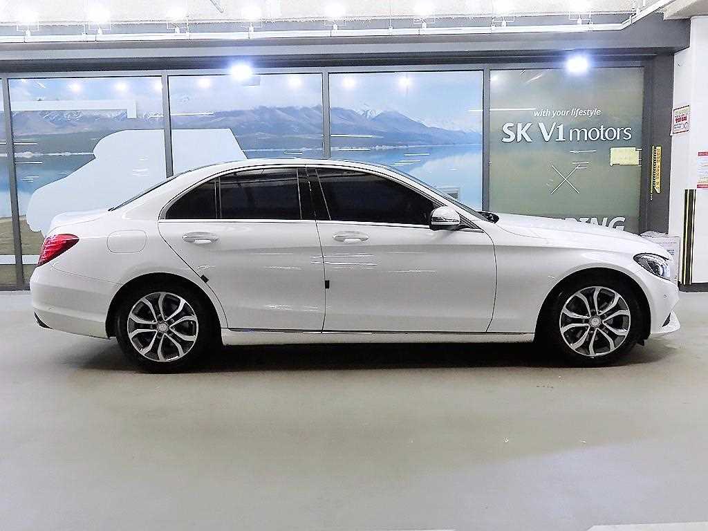 Mercedes Benz C Class - Vista 3