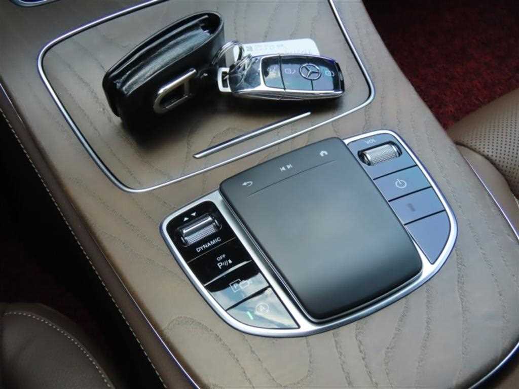 Mercedes Benz E class - Vista 8