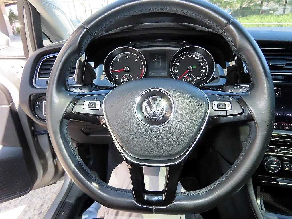 Volkswagen Golf - Vista 10