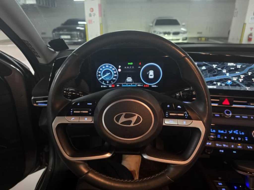 HYUNDAI Avante - Vista 9