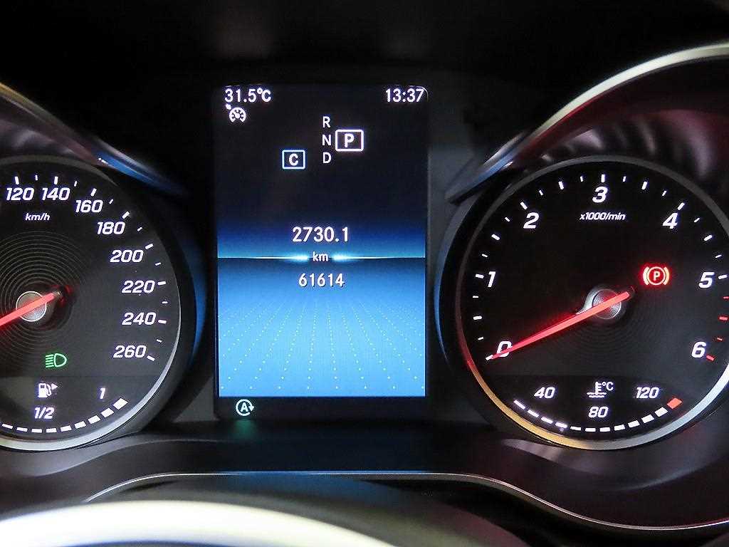 Mercedes Benz C Class - Vista 11