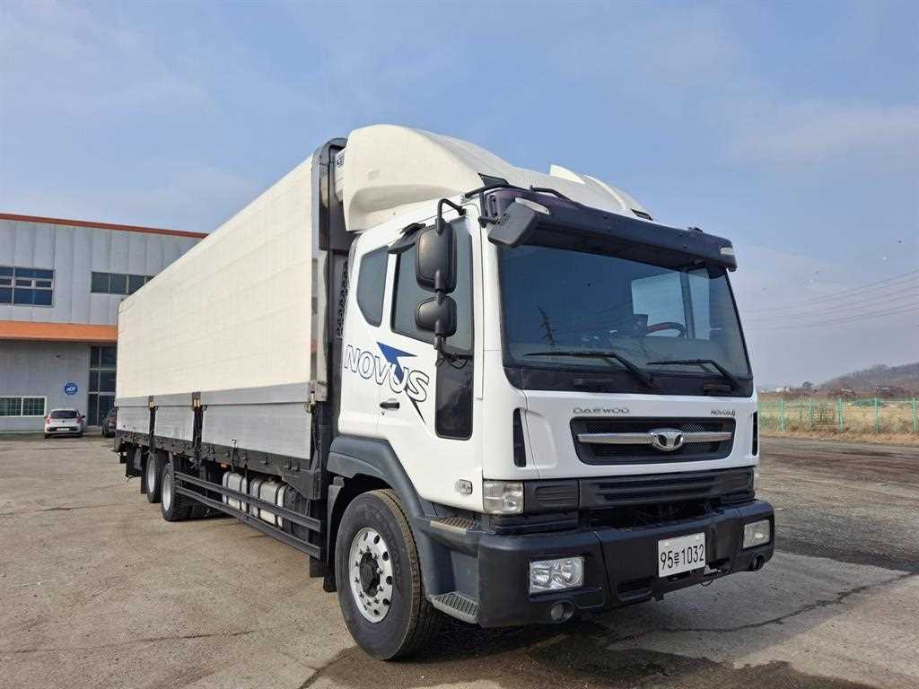 medium and large cargo truck