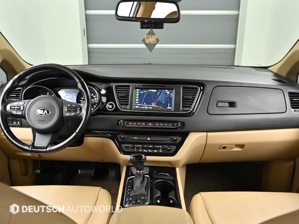 KIA Carnival - Vista 9
