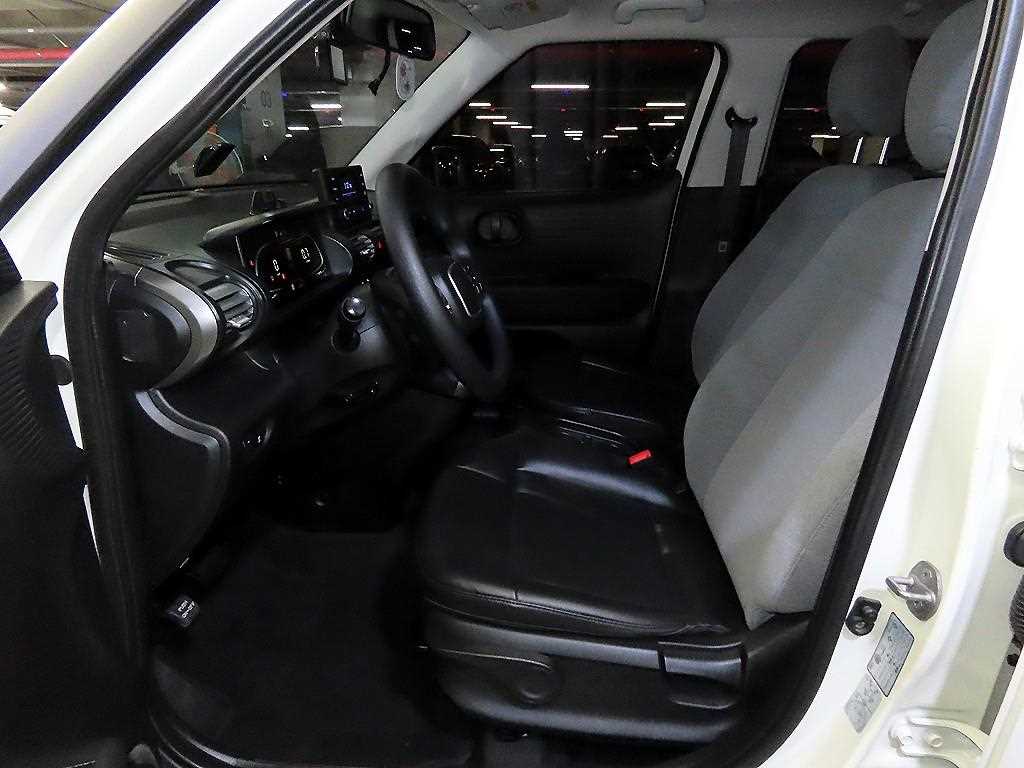 HYUNDAI Casper - Vista 8
