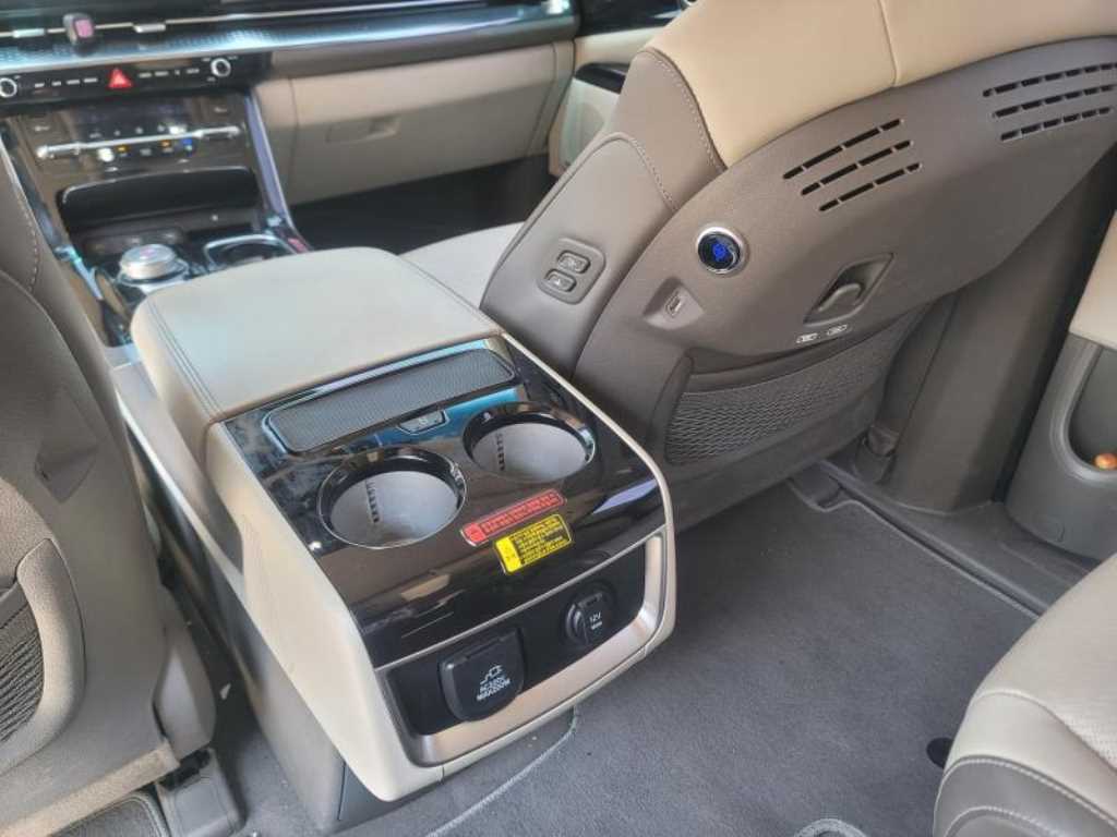 KIA Carnival - Vista 11