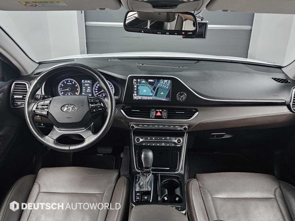 HYUNDAI Grandeur - Vista 9