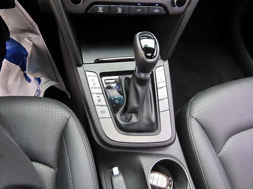 HYUNDAI Avante - Vista 12