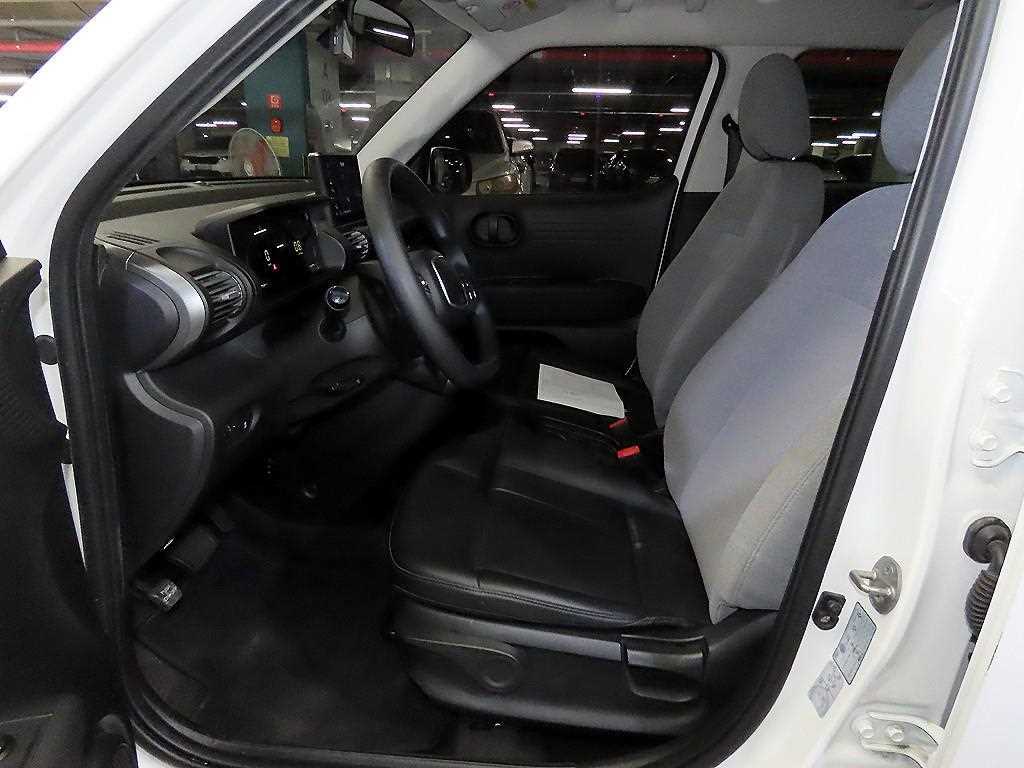 HYUNDAI Casper - Vista 8