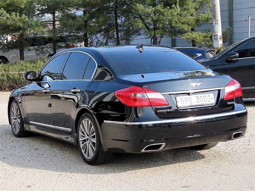 HYUNDAI Genesis - Vista 3
