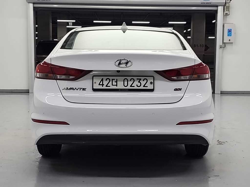 HYUNDAI Avante - Vista 6